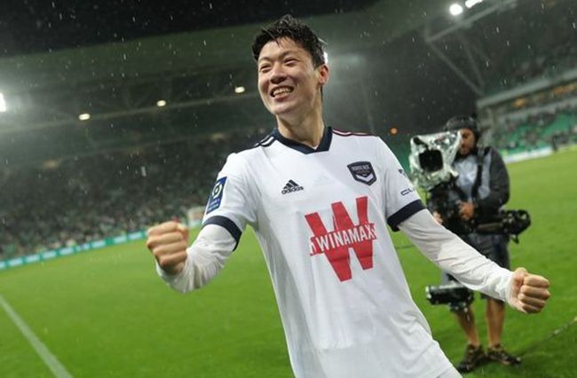 据法国媒体《le10sport》报道，即将到来的冬季转会窗，曼联和曼城将会争夺里尔小将莱尼-约罗（LenyYoro），曼市双雄已经和球员及所在的俱乐部里尔取得了联系。
